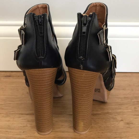 Black heels - Picture 4 of 5